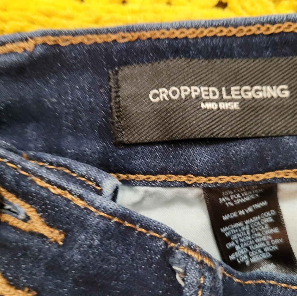 Blue skinny jeans. Size 8 - Picture 8 of 8